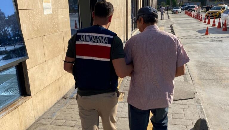 İzmir’de terör propagandası: 5 kişi gözaltına alındı İzmir’de terör propagandası: 5 kişi gözaltına alındı