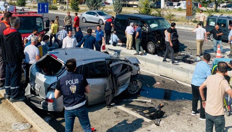 Karabük’te feci kaza: Takla atıp karşı şerite geçti Karabük’te feci kaza: Takla atıp karşı şerite geçti