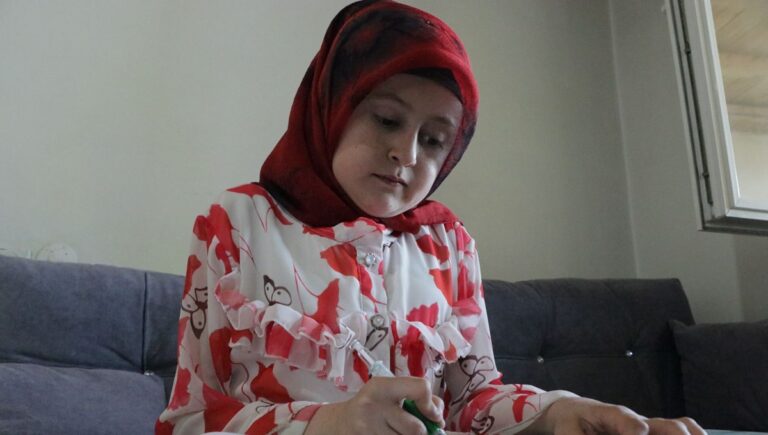 Karaciğer nakli bekleyen Zeynep ve ailesi, bayramı buruk geçiriyor: ”Kızımı kaybetmek istemiyorum” Karaciğer nakli bekleyen Zeynep ve ailesi, bayramı buruk geçiriyor: ”Kızımı kaybetmek istemiyorum”