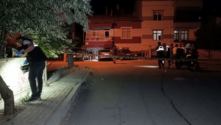 Karaman’da kanlı gece: Kız arkadaşıyla tartıştı dehşet saçtı Karaman’da kanlı gece: Kız arkadaşıyla tartıştı dehşet saçtı