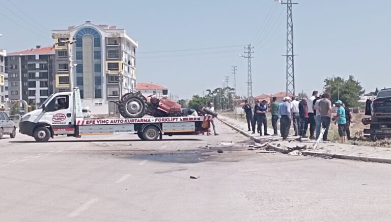 Karaman’da otomobil ile traktör çarpıştı: 1 ölü Karaman’da otomobil ile traktör çarpıştı: 1 ölü