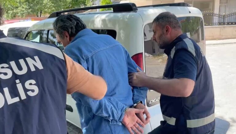 Kardeşini karşılamaya giden firari, 12 Yıl sonra otogarda yakalandı Kardeşini karşılamaya giden firari, 12 Yıl sonra otogarda yakalandı