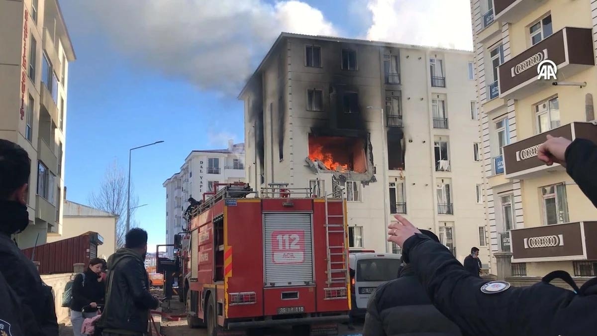 Kars’ta apartman bodrumunda patlama Kars’ta apartman bodrumunda patlama