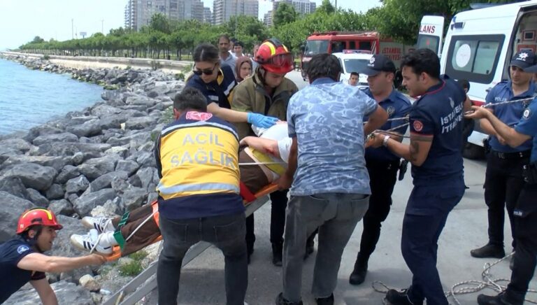 Kayalıklarda feci olay: Dengesini kaybetti, üç metreden düştü Kayalıklarda feci olay: Dengesini kaybetti, üç metreden düştü