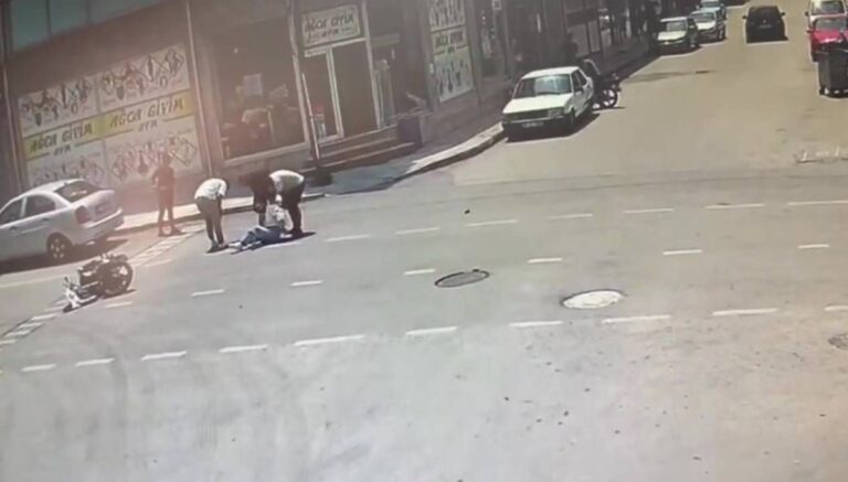 Kaza yapan motosiklet sürücüsü metrelerce sürüklendi Kaza yapan motosiklet sürücüsü metrelerce sürüklendi