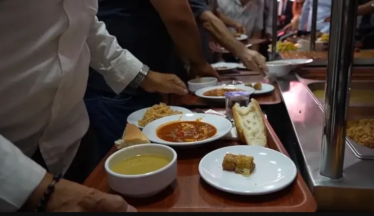 Kent lokantalarında 4 çeşit yemek 70 TL oldu Kent lokantalarında 4 çeşit yemek 70 TL oldu