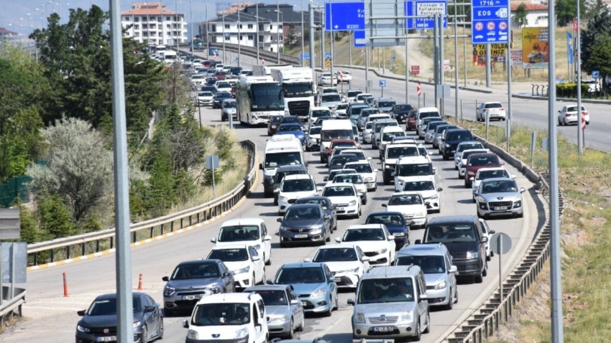 ‘Kilit kavşak’ta dönüş yoğunluğu ‘Kilit kavşak’ta dönüş yoğunluğu