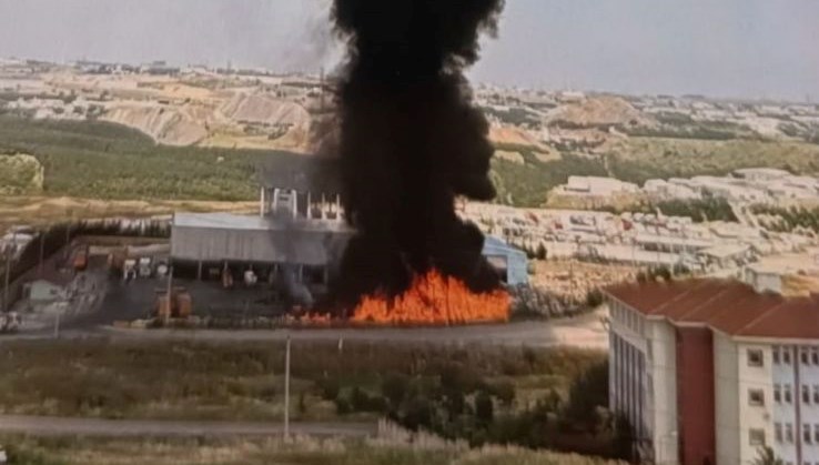 Kocaeli’de çöp ayrıştırma tesisinde yangın Kocaeli’de çöp ayrıştırma tesisinde yangın