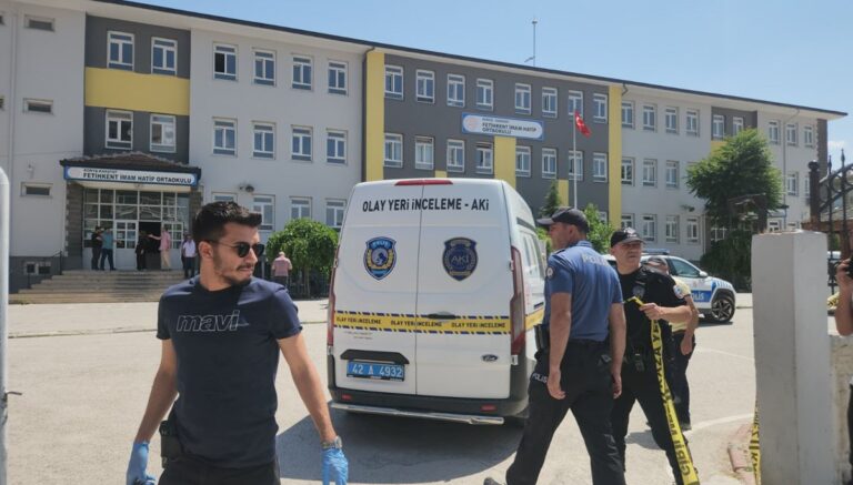 Konya’da okulda silahlı saldırıya uğrayan öğretmen öldü Konya’da okulda silahlı saldırıya uğrayan öğretmen öldü