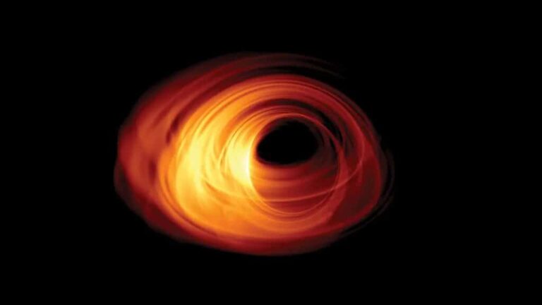 Korkulan Oldu: M87 Kara Deliği Uzayı Büküyor Korkulan Oldu: M87 Kara Deliği Uzayı Büküyor