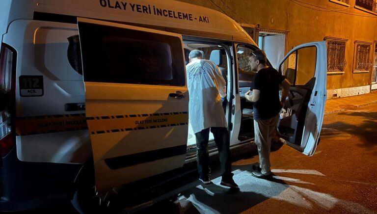 Kötü koku ihbarıyla ortaya çıktı: Yaşadığı evde ölü bulundu Kötü koku ihbarıyla ortaya çıktı: Yaşadığı evde ölü bulundu