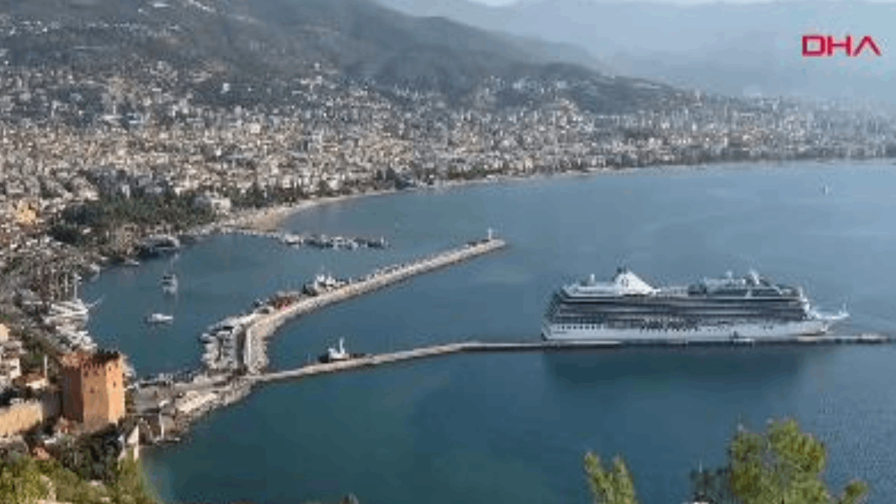 Kruvaziyer turizminde 12 yıl sonra bir ilk! Kruvaziyer turizminde 12 yıl sonra bir ilk!