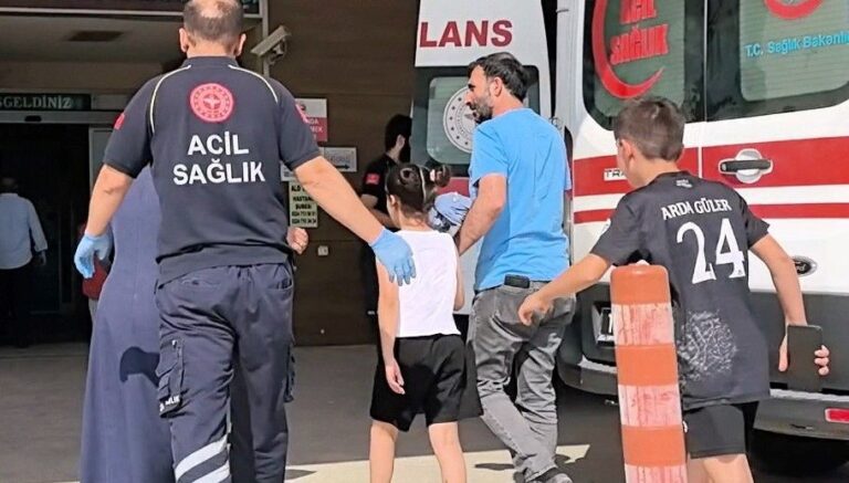 Kumbarasını açmaya çalışıyordu, 9 yaşındaki çocuğun diline bıçak saplandı Kumbarasını açmaya çalışıyordu, 9 yaşındaki çocuğun diline bıçak saplandı