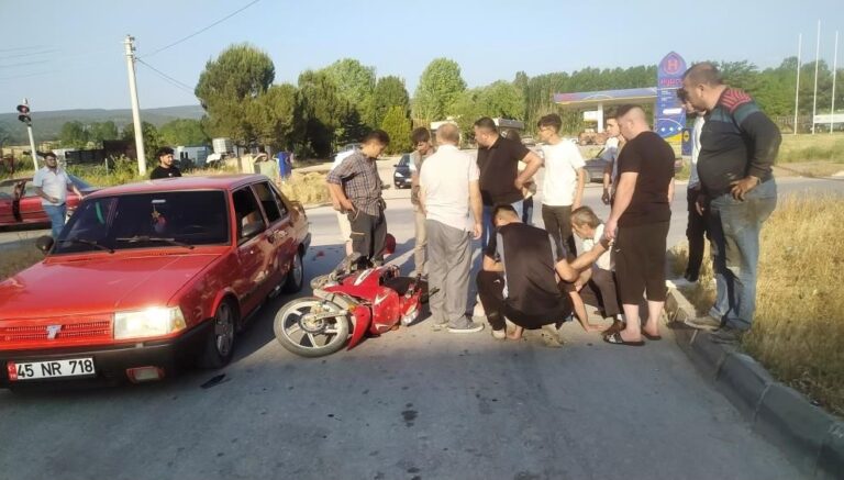 Kütahya’da otomobil ile motosiklet çarpıştı Kütahya’da otomobil ile motosiklet çarpıştı