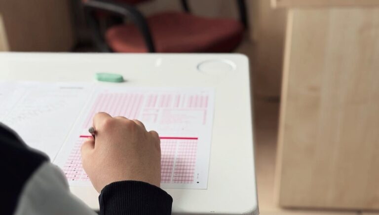LGS’de kalem ve silgi veriliyor mu? 2025 LGS’ye uçlu kalemle girilir mi, yasak mı? LGS’de kalem ve silgi veriliyor mu? 2025 LGS’ye uçlu kalemle girilir mi, yasak mı?