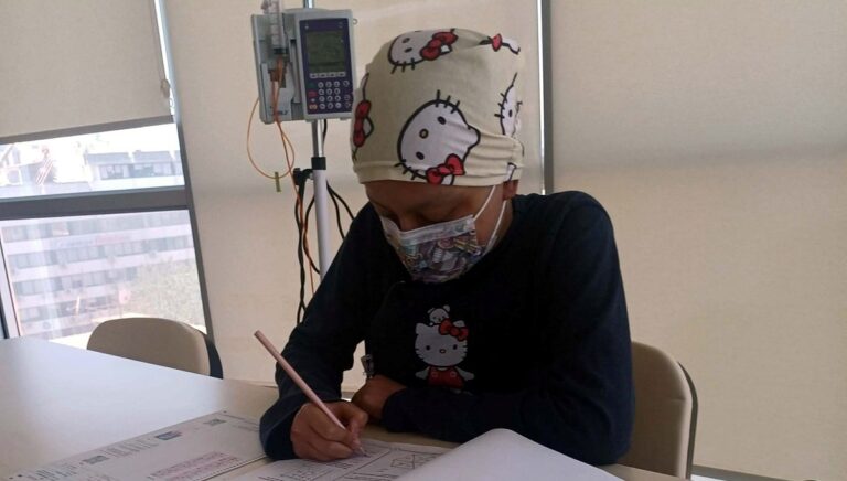 Lösemi tedavisi gören Hatice, LGS’ye hastanede girdi Lösemi tedavisi gören Hatice, LGS’ye hastanede girdi