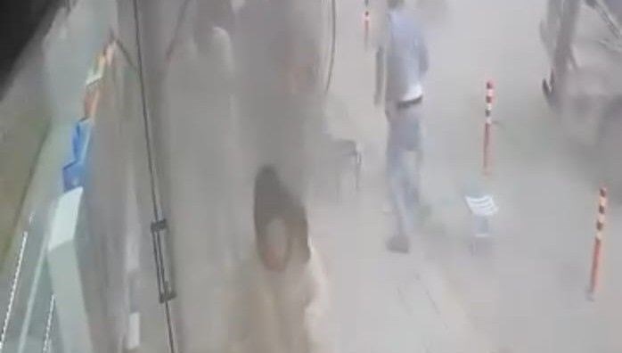 Malatya’da korku dolu anlar: TIR’ın lastiği patladı, iki kişi yaralandı Malatya’da korku dolu anlar: TIR’ın lastiği patladı, iki kişi yaralandı