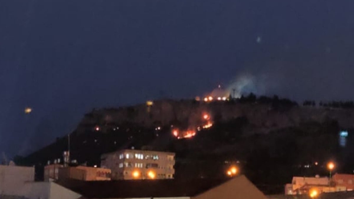 Mardin Kalesi eteklerinde peş peşe yangınlar Mardin Kalesi eteklerinde peş peşe yangınlar
