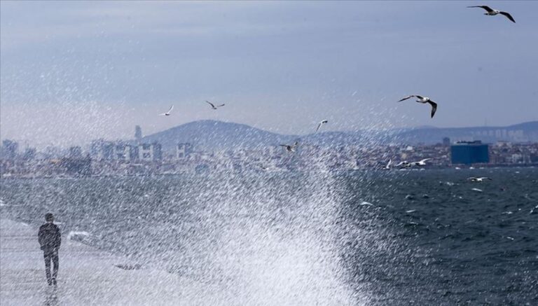 Marmara ve Ege için kuvvetli rüzgar uyarısı Marmara ve Ege için kuvvetli rüzgar uyarısı