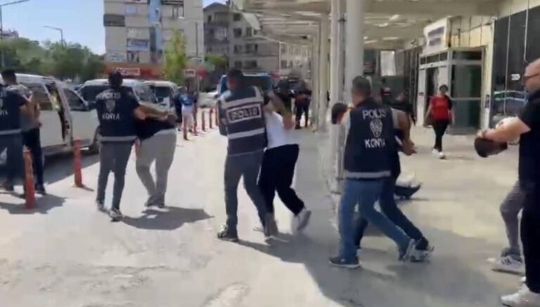 Masaj salonunda kirli suç zinciri: Gizli görüntüleri çekilen müşterileri fuhuşa zorladılar Masaj salonunda kirli suç zinciri: Gizli görüntüleri çekilen müşterileri fuhuşa zorladılar