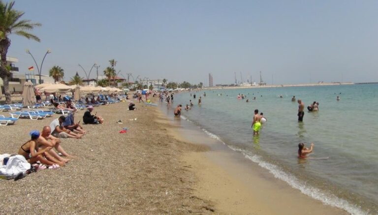 Mersin sahillerinde son gün hareketliliği Mersin sahillerinde son gün hareketliliği