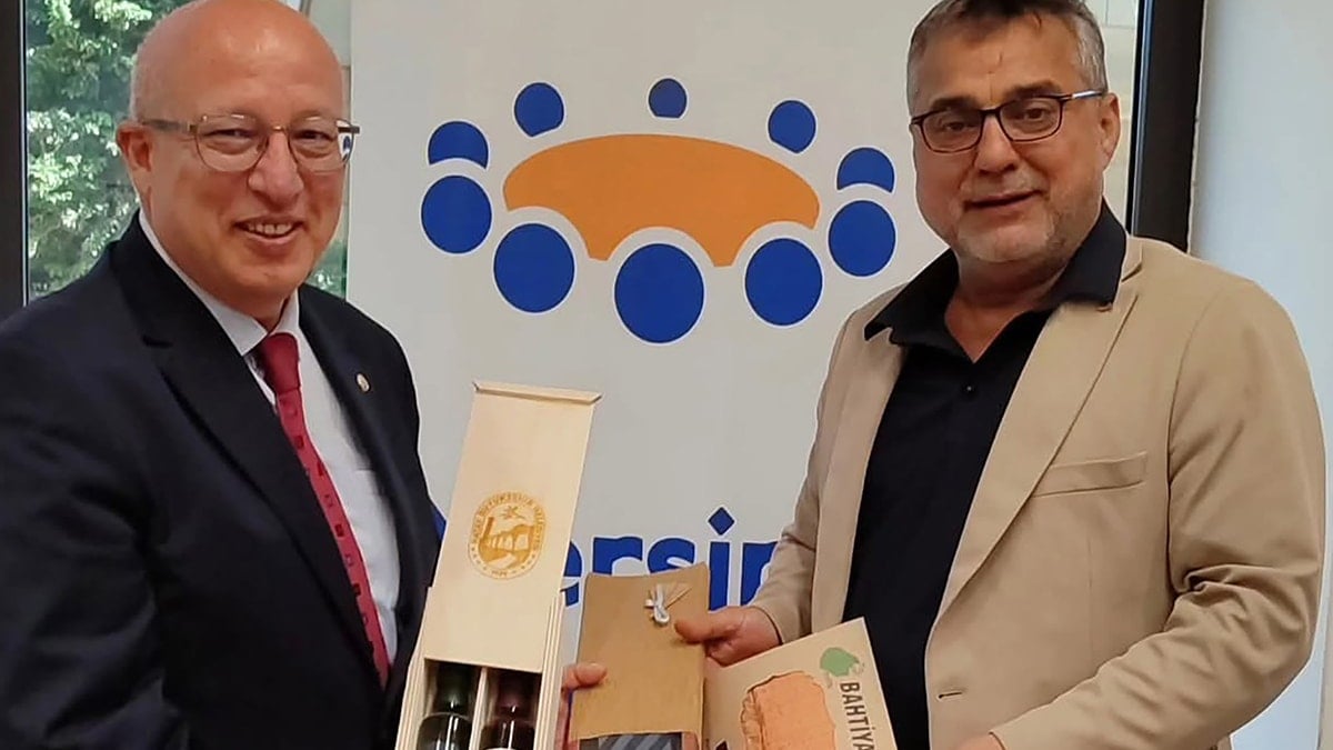 Mersin ve Hatay kent konseyleri, ‘kardeş kent konseyi’ oldu Mersin ve Hatay kent konseyleri, ‘kardeş kent konseyi’ oldu
