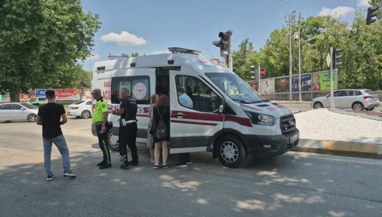 Minibüsün çarptığı bisikletli çocuk yaralandı Minibüsün çarptığı bisikletli çocuk yaralandı