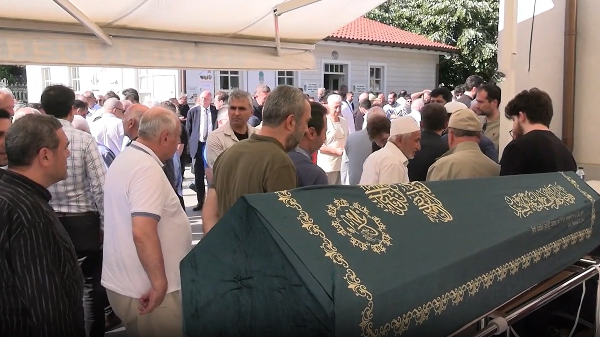 Mustafa Çelik son yolculuğuna uğurlandı Mustafa Çelik son yolculuğuna uğurlandı