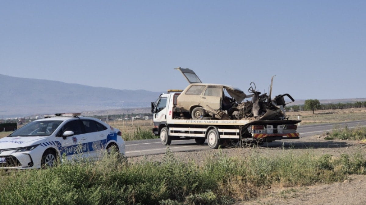Niğde’de otomobiller çarpıştı; 1 ölü, 1 yaralı Niğde’de otomobiller çarpıştı; 1 ölü, 1 yaralı