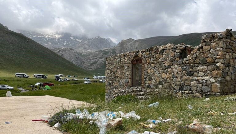 Niğde’nin ‘doğal cenneti’ Karagöl ve Çini Göl alarm veriyor Niğde’nin ‘doğal cenneti’ Karagöl ve Çini Göl alarm veriyor