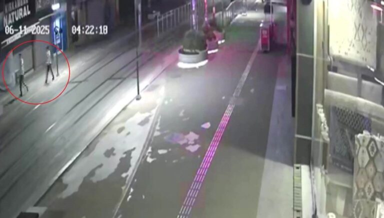 Önce tekme tokat darp edildi, ardından gasp edildi Önce tekme tokat darp edildi, ardından gasp edildi