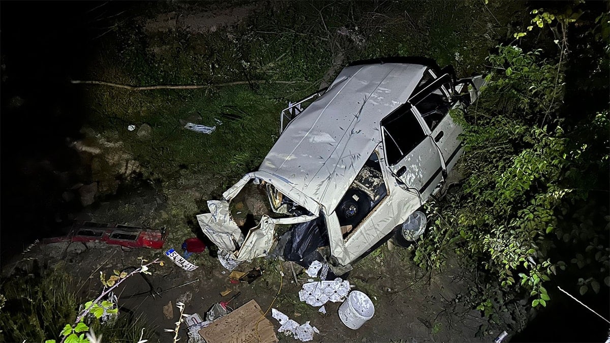 Otomobil motosikletlere çarptı: 2 ölü, 2 yaralı Otomobil motosikletlere çarptı: 2 ölü, 2 yaralı