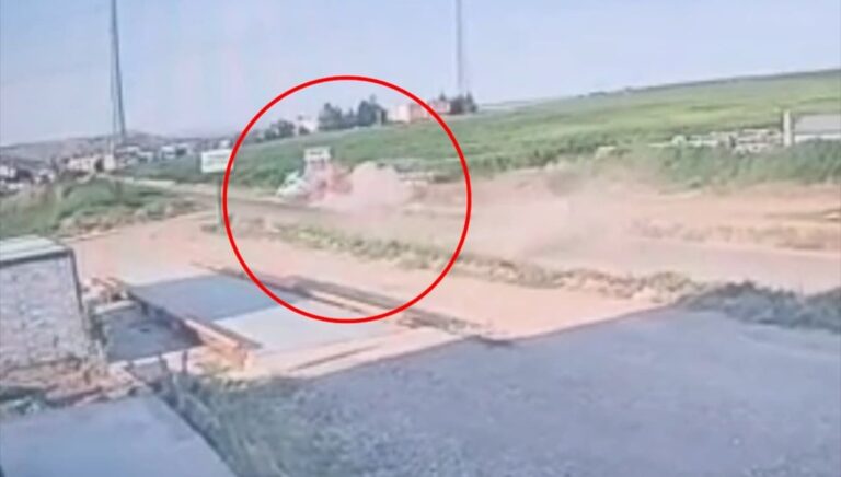 Otomobil takla attı: 1 ölü, 4 yaralı Otomobil takla attı: 1 ölü, 4 yaralı