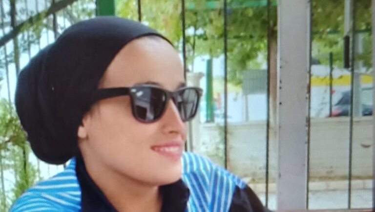 Otomobilin şarampole devrildi: Kız kardeş öldü, ağabey yaralandı Otomobilin şarampole devrildi: Kız kardeş öldü, ağabey yaralandı