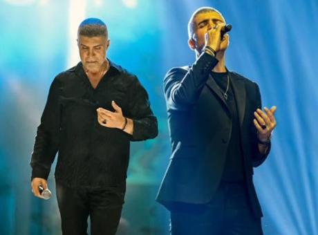 Özcan Deniz sahneye davet etti, sürpriz isimle şarkı söyledi! Yeni imajı dikkat çekti Özcan Deniz sahneye davet etti, sürpriz isimle şarkı söyledi! Yeni imajı dikkat çekti