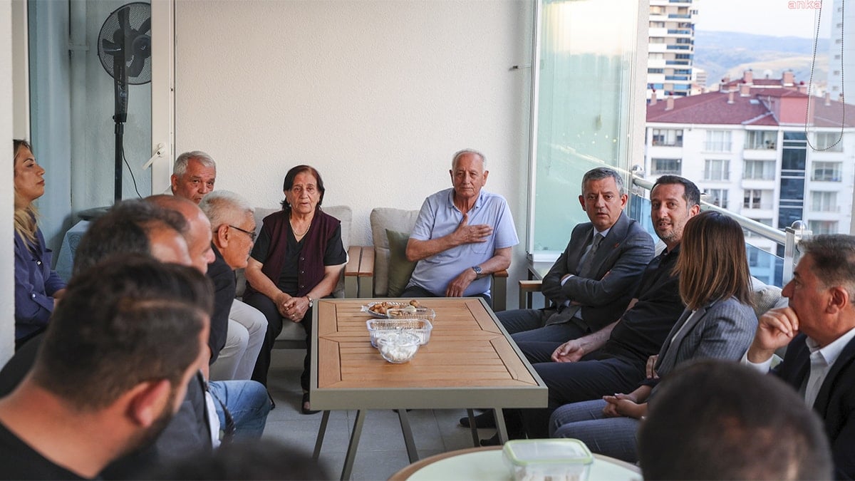 Özgür Özel’den Ali Haydar Hakverdi’ye taziye ziyareti! Özgür Özel’den Ali Haydar Hakverdi’ye taziye ziyareti!