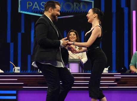 Password’de Melis Sezen’den dans şov Password’de Melis Sezen’den dans şov