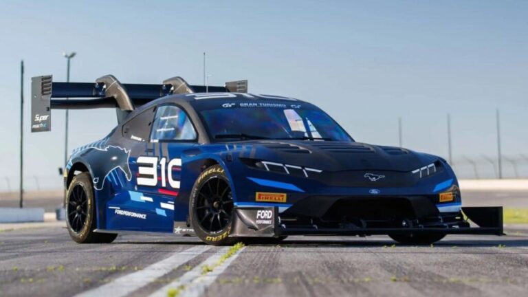 Romain Dumas’nın Yeni Oyuncağı Ford Super Mustang Mach-E Tanıtıldı Romain Dumas’nın Yeni Oyuncağı Ford Super Mustang Mach-E Tanıtıldı