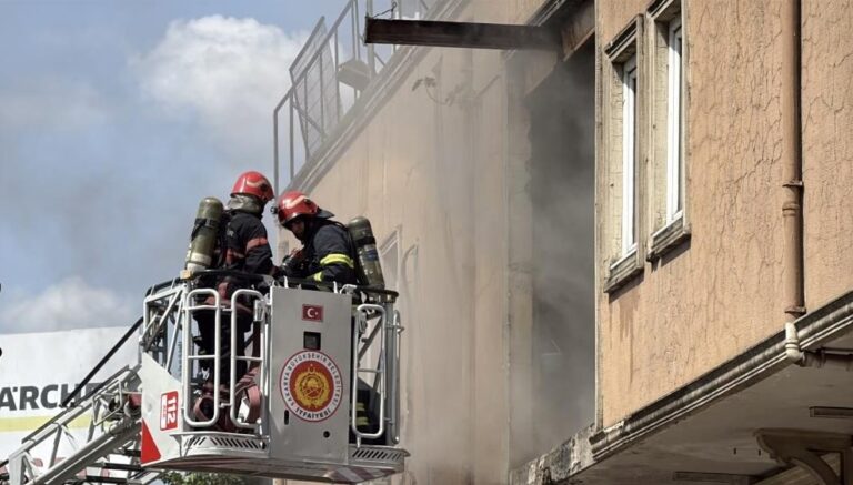 Sakarya’da sanayi sitesinde yangın paniği Sakarya’da sanayi sitesinde yangın paniği