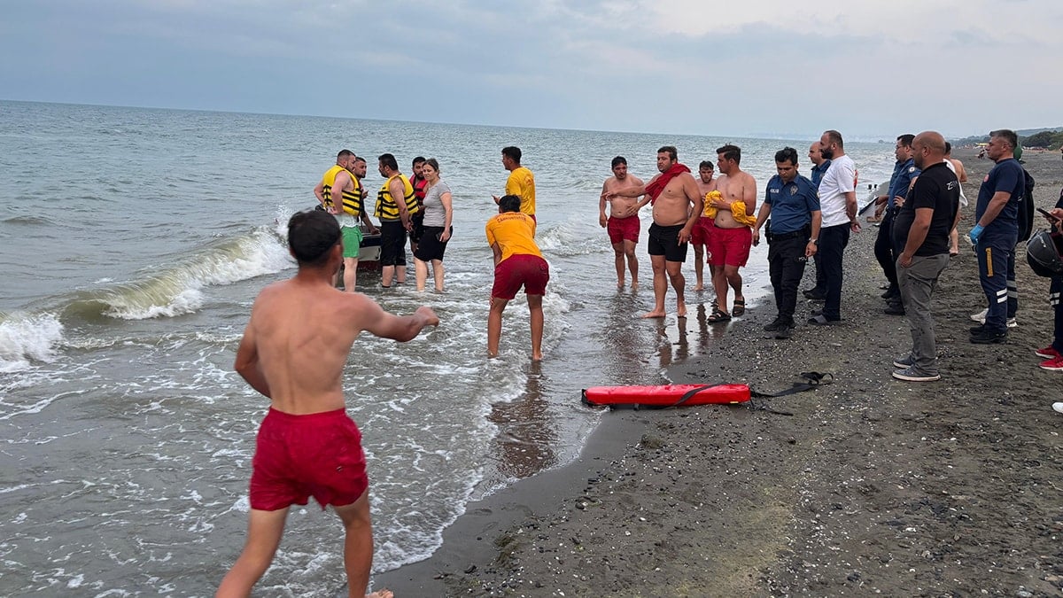 Samsun’da hareketli dakikalar: Sandalları alabora oldu Samsun’da hareketli dakikalar: Sandalları alabora oldu