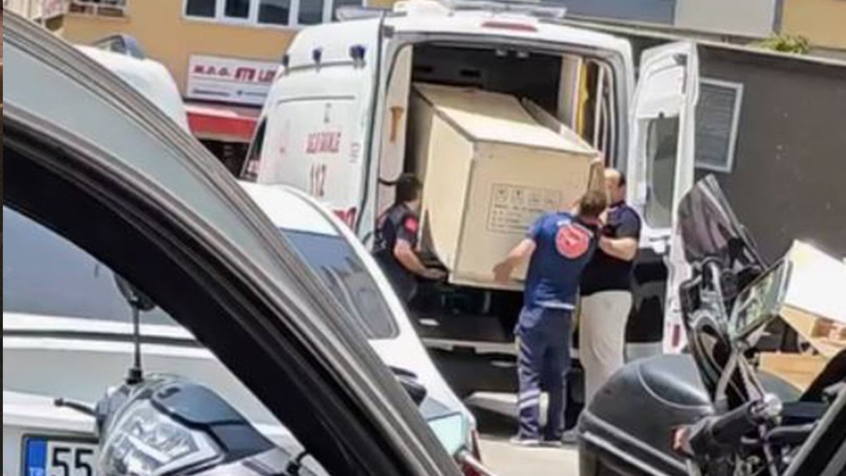Samsun’da skandal: Ambulansla dolap taşıdılar! Samsun’da skandal: Ambulansla dolap taşıdılar!