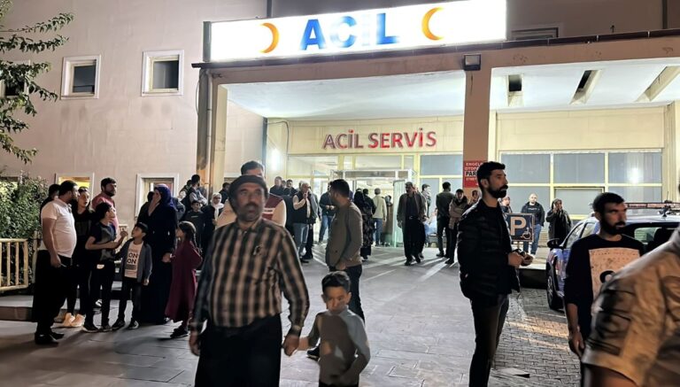 Şanlıurfa’da iki mahallenin sakinleri birbirine girdi: 9 yaralı Şanlıurfa’da iki mahallenin sakinleri birbirine girdi: 9 yaralı