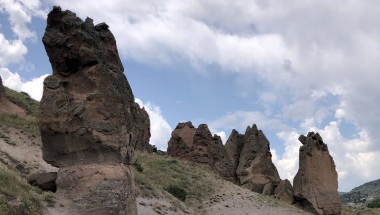 Sarıkamış’ın peri bacaları turizme kazandırılmayı bekliyor Sarıkamış’ın peri bacaları turizme kazandırılmayı bekliyor