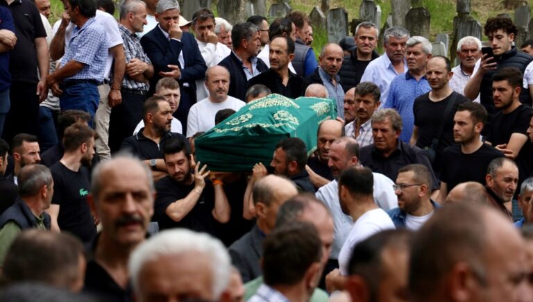 Selde yaşamını yitirmişti: Trabzon’da gözyaşlarıyla veda Selde yaşamını yitirmişti: Trabzon’da gözyaşlarıyla veda