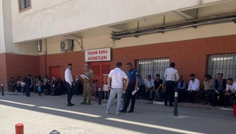 Şırnak’ta feci ölüm: Halı yıkarken elektrik akımına kapıldı Şırnak’ta feci ölüm: Halı yıkarken elektrik akımına kapıldı