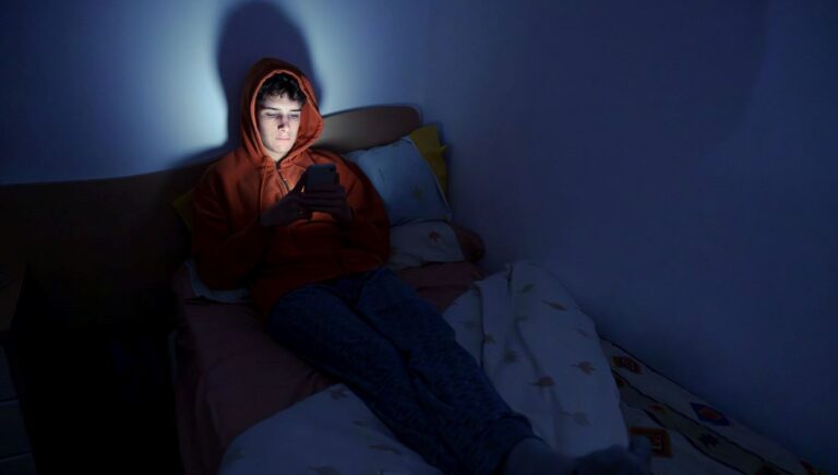 Sosyal medya depresyonu tetikliyor mu? Çarpıcı sonuçlara ulaşıldı Sosyal medya depresyonu tetikliyor mu? Çarpıcı sonuçlara ulaşıldı