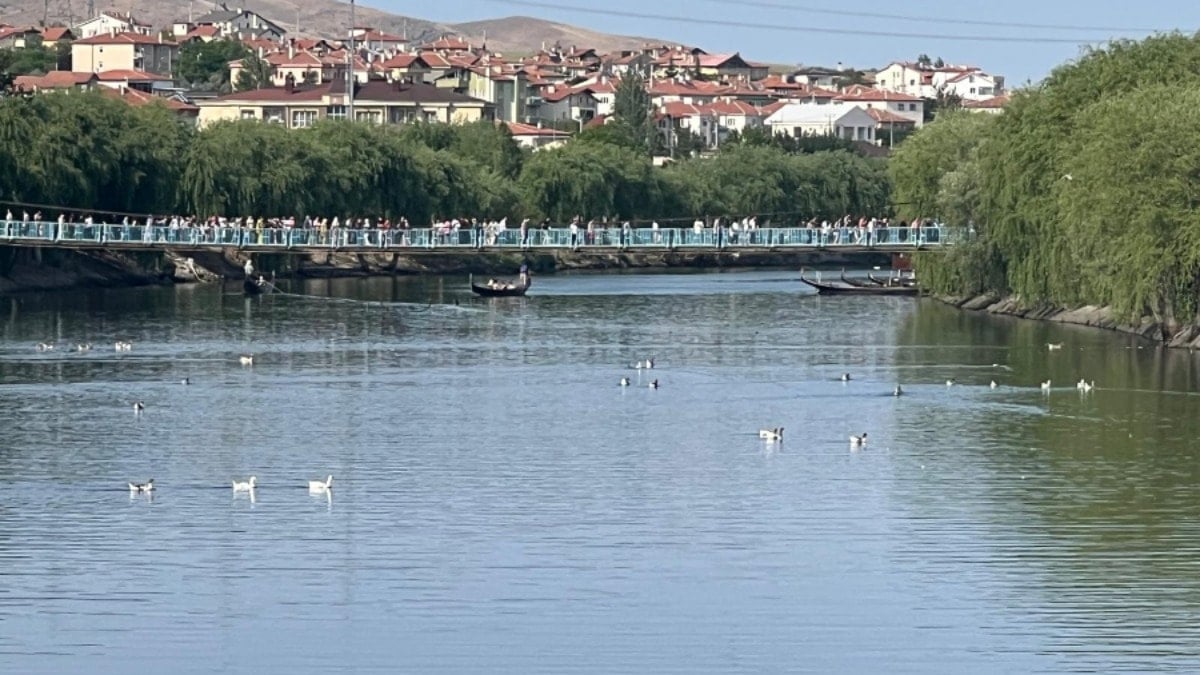 Tahtalı Köprü bayram yoğunluğuna dayanamadı! Tahtalı Köprü bayram yoğunluğuna dayanamadı!