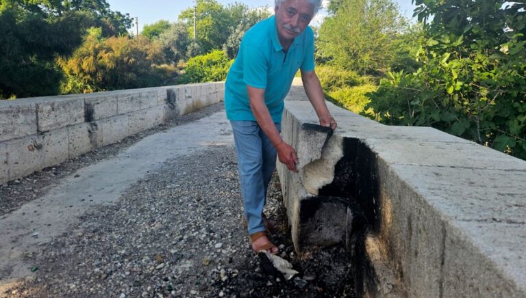 Tarihi köprünün taşları, mangal ateşiyle zarar gördü: ”Bunun geri dönüşü çok zor” Tarihi köprünün taşları, mangal ateşiyle zarar gördü: ”Bunun geri dönüşü çok zor”