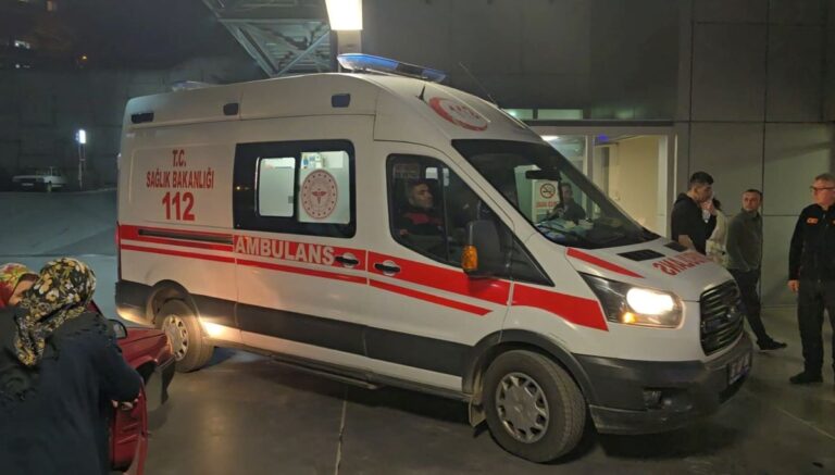 Tatilde fenalaşan 17 yaşındaki çocuk hayatını kaybetti Tatilde fenalaşan 17 yaşındaki çocuk hayatını kaybetti