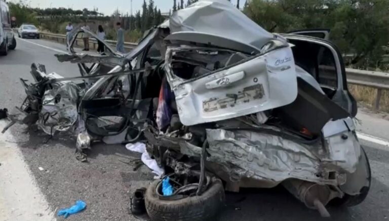 TEM’de feci kaza: 2’si ağır 3 yaralı TEM’de feci kaza: 2’si ağır 3 yaralı